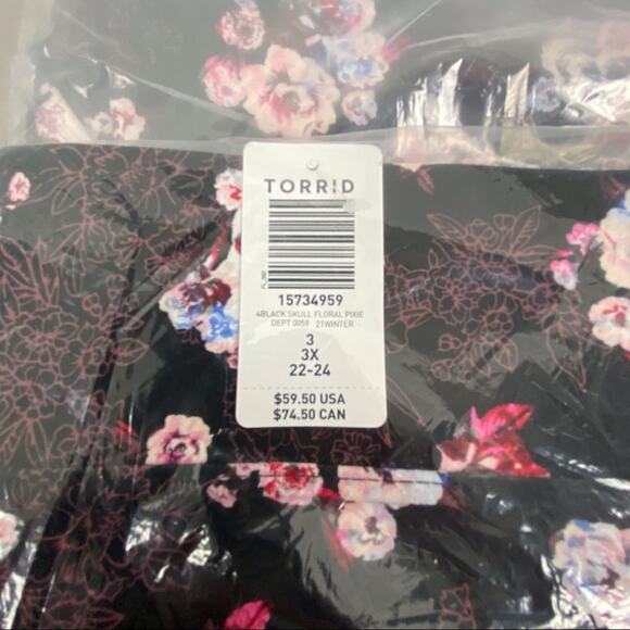 Torrid Black&Pink Floral Skull Luxe Ponte Pixie Pants Sz.3 NWT - Picture 6 of 9